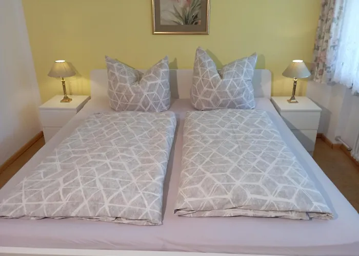 Exklusive Lage - Wohnung Mit Schoenem Garten - Haemmerle Yellow
